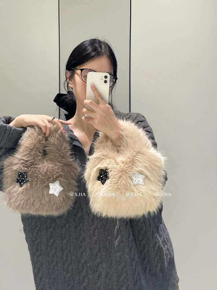 Winter Fuzzy Star Handheld Bucket Bag - Image 3