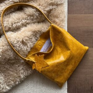 New Top Layer Oil Wax Cowhide Minimalist Slouchy Shoulder Bag with Maple Leaf Charm